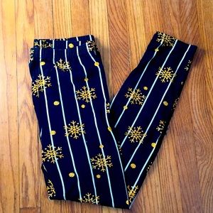 Black plus size winter snowflake leggings